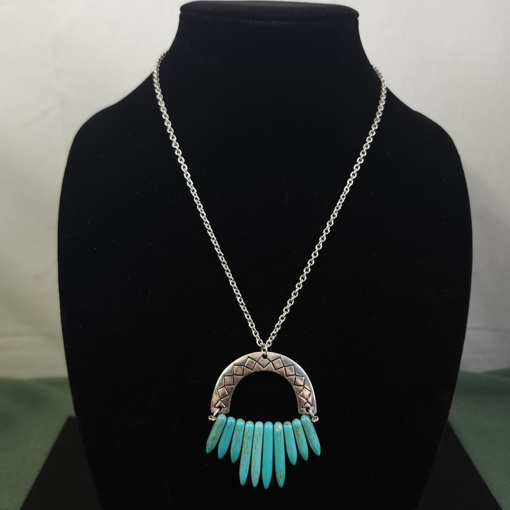 Vintage Southwest Style Silver Tone and Turquoise Like‎ Necklace
